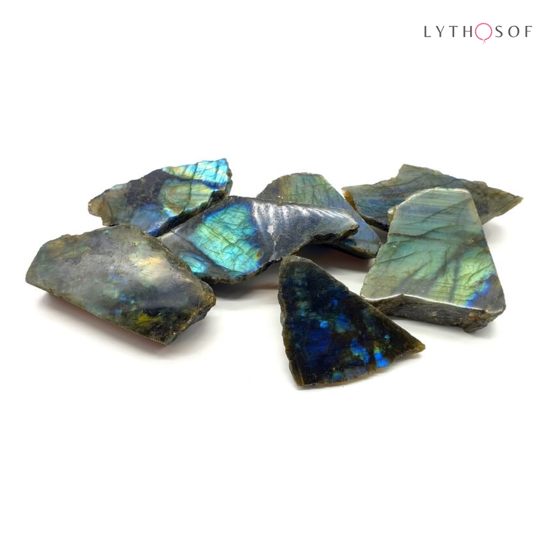 Labradorite Polie 'A' : Magie et Mystère dans Votre Main